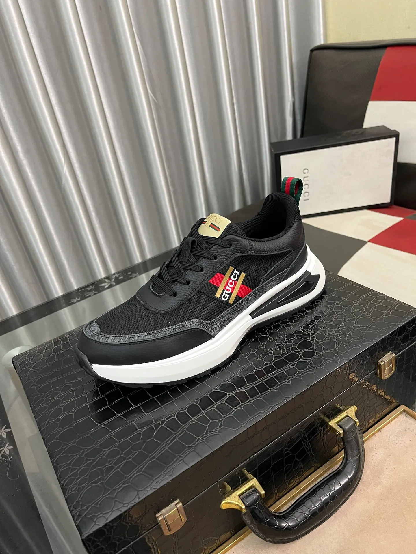 Men's Men's Shoes💰458⌚️⌚️[GUCCI] Gucci men's casual shoes are absolutely popular🔥The ultimate matching item for trendy men! The charm of super texture is unstoppable. This is the main recommendation. The upper is made of high-quality cowhide, with pig lining feet and wear-resistant rubber sole. It is noble and elegant! Extremely comfortable🎁🎁You can be as handsome as you want💪 Size 38-44! 2️⃣colors available